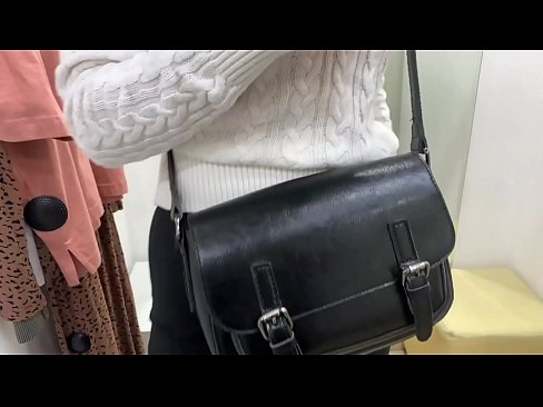 ❤️ Masturbasi publik dari jalang muda FeralBerry dengan dildo di kamar pas Video seks di id.mrvideospornogratis.ru